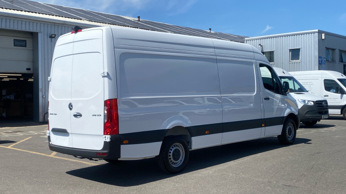 Mercedes-Benz Sprinter 315Cdi L3 Diesel Rwd 3.5t H2 Pro Van 9G-Tronic - Image 9